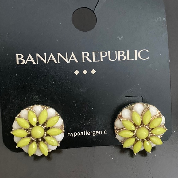 NWT Banana Republic flower earrings - Picture 2 of 3